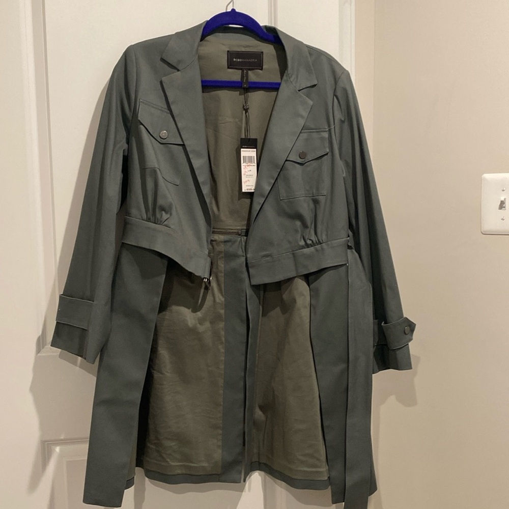 Bcbgmaxazria 2 in 1 green trench coat in size M. NWT.
